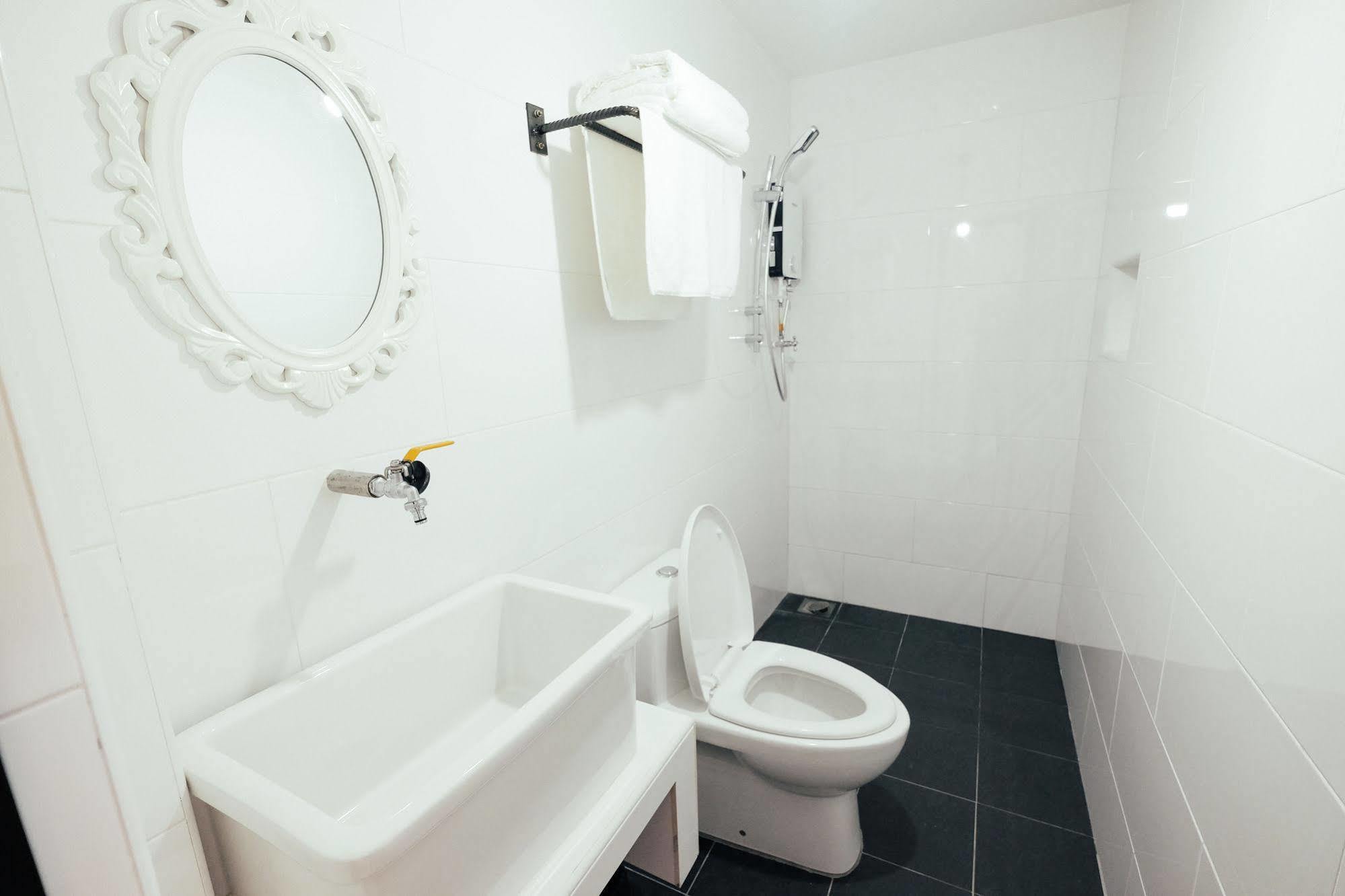 White Loft Hotel Malacca Exterior foto